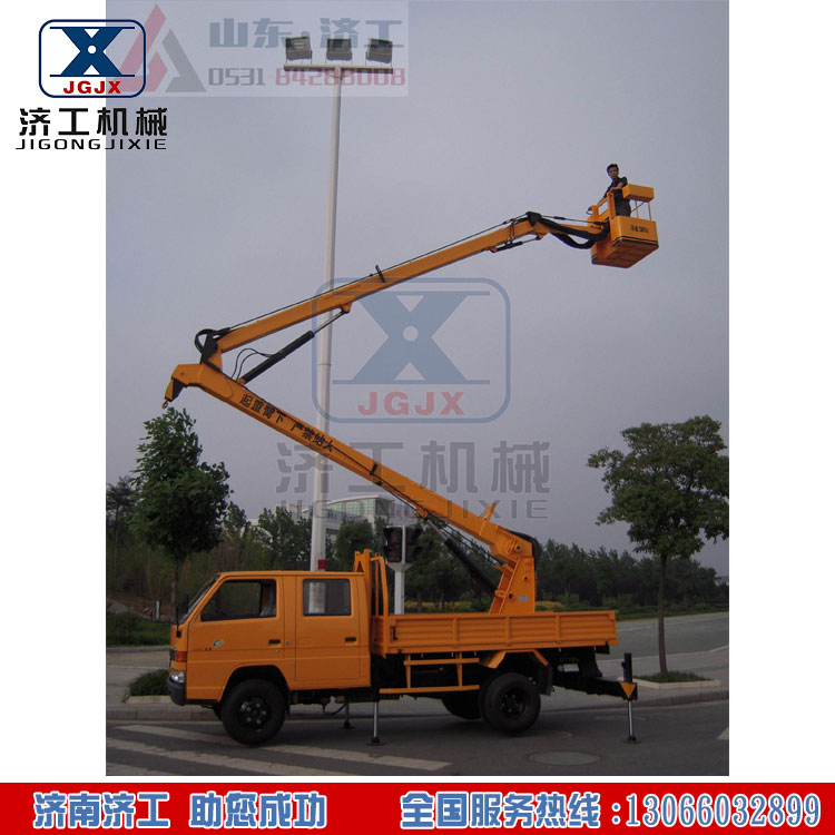 曲臂式高空作業(yè)平臺 曲臂式高空作業(yè)平臺